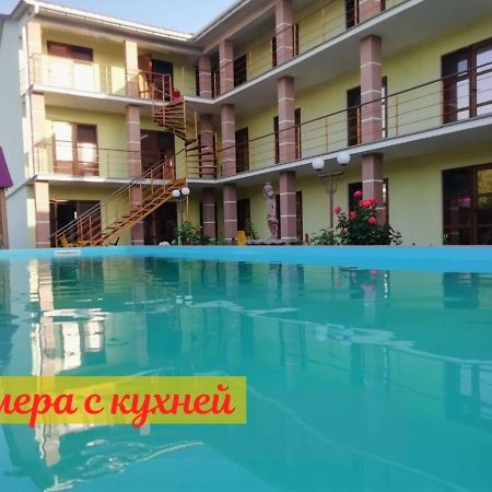 الشقق الفندقية زاتوكافي  Solnechnaia Dacha المظهر الخارجي الصورة