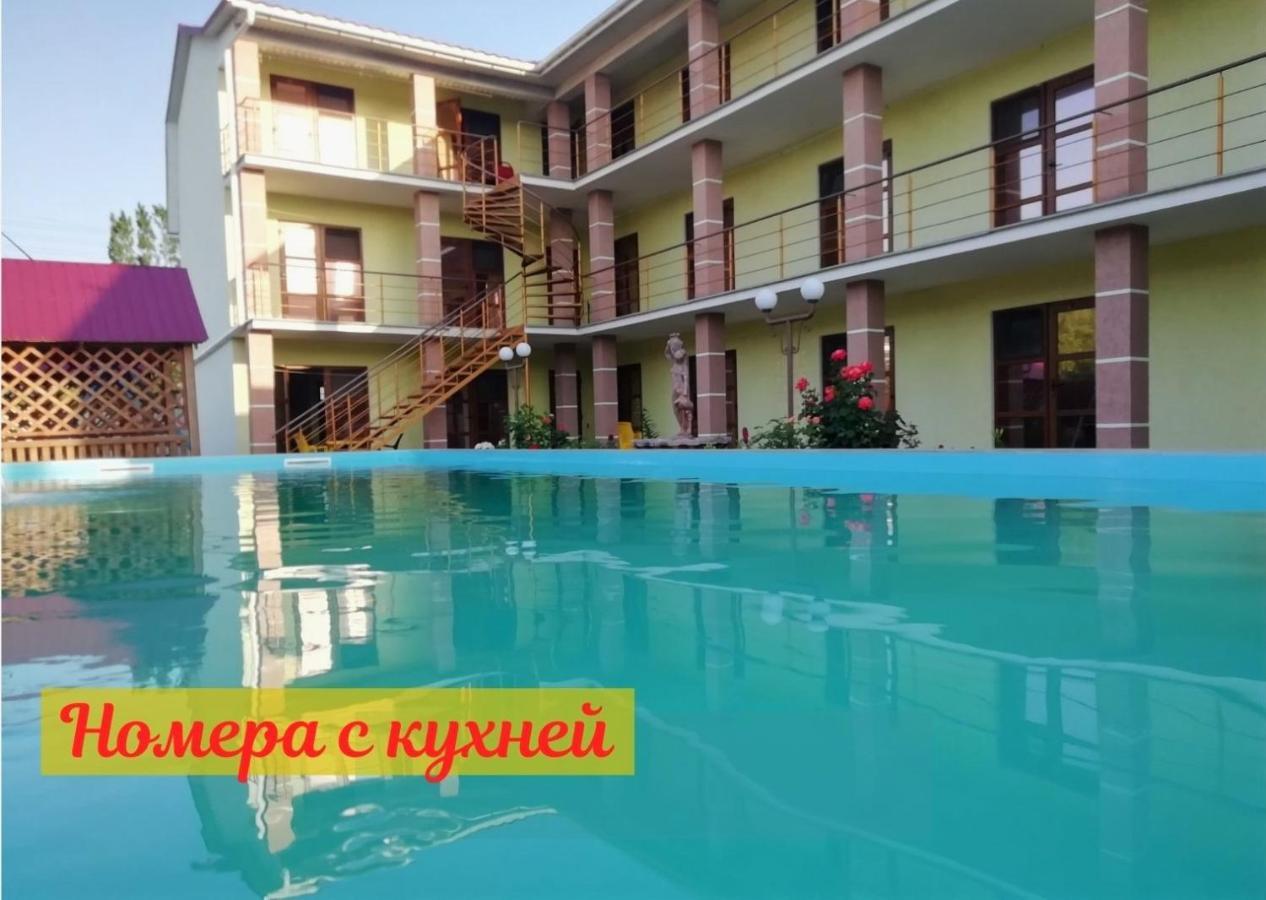 الشقق الفندقية زاتوكافي  Solnechnaia Dacha المظهر الخارجي الصورة